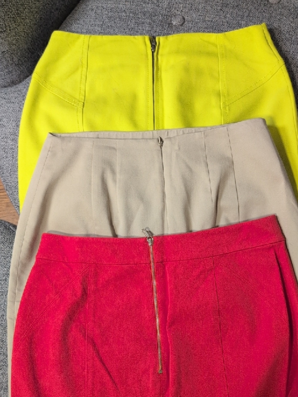 Ann Taylor Pencil Skirt Lot - Red, Neon Green, Beige Sz 2 - Picture 2 of 3